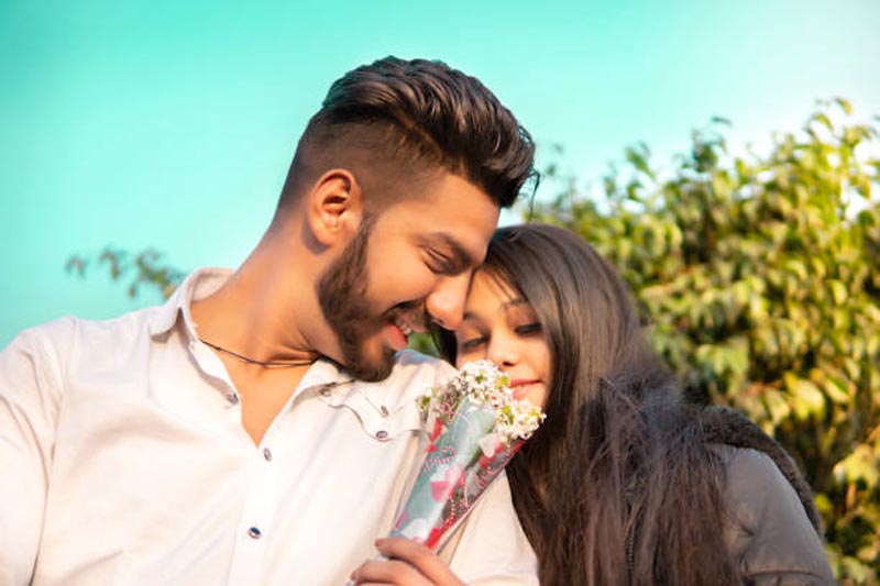 या ५ गोष्टी सांगतील की तुम्हाला लागलंय कुणाचे तरी वेड…