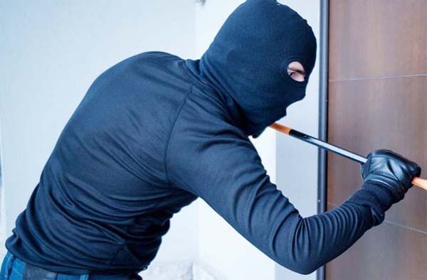 बिल्डरचे घर फोडले; ३ चोरटे CCTV त कैद, जटवाडा रोडवरील घटना