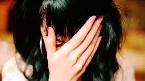 तरुणीकडे मैत्री करण्यासाठी हट्ट, नकार मिळताच अभ्यासिकेसमोर केली मारहाण