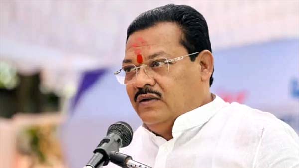 ठाकरे गटाने पैसे घेऊन निवडणुकीत तिकिटे वाटली, संजय शिरसाट यांचा आरोप