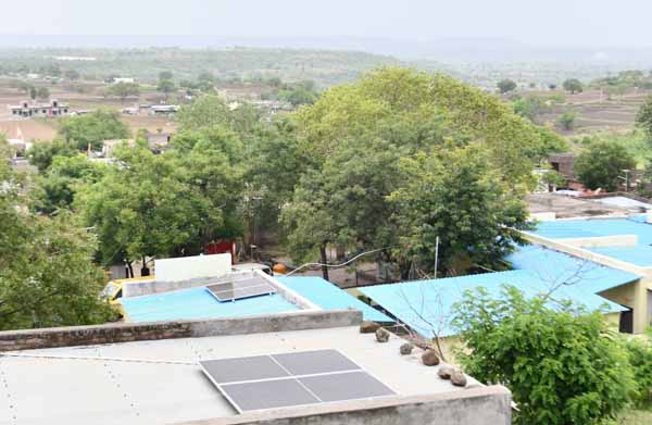 जागतिक पर्यावरण दिन विशेष स्टोरी : फुलंब्रीचे ‘पोफळा’ गाव ठरले मराठवाड्यातील पहिले सौरऊर्जा ग्राम!; एन्ड्युरन्स टेक्नॉलॉजीचा पुढाकार, अवघे गाव आता सौरऊर्जेद्वारे विजेची गरज भागवते!!