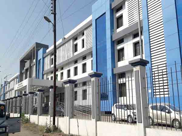 मिनी घाटीतील अनागोंदी उठली रुग्णांच्या जिवावर, डॉक्‍टरांच्या हलगर्जीपणामुळे रुग्णाचा मृत्‍यू झाल्याचा आरोप, नातेवाइकांचा आक्रोश, आदळआपट