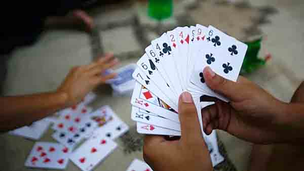 हर्सूल टी पॉइंटजवळ जुगार अड्ड्यावर छापा, ६ जुगारी पकडले