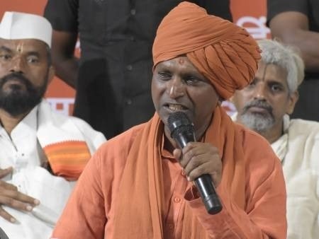 एका कार्यक्रमात सत्य बोलल्यानंतर माझे पुतळे जाळले, धमक्या दिल्या, प्राण गेला तरी चालेल; नेहमी धर्माच्याच बाजूने राहा, महंत रामगिरी महाराज यांचे प्रतिपादन