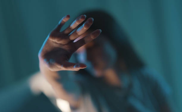 दोन संतापजनक घटना : साडी खरेदीस आलेल्या विवाहितेकडे पाहून सेल्समनचे अश्लील चाळे!, पैठण गेट भागातील घटनेने तणाव; टीव्ही सेंटर भागात विद्यार्थिनीचा पाठलाग करणाऱ्या दोन रोडरोमिओंना चोप!