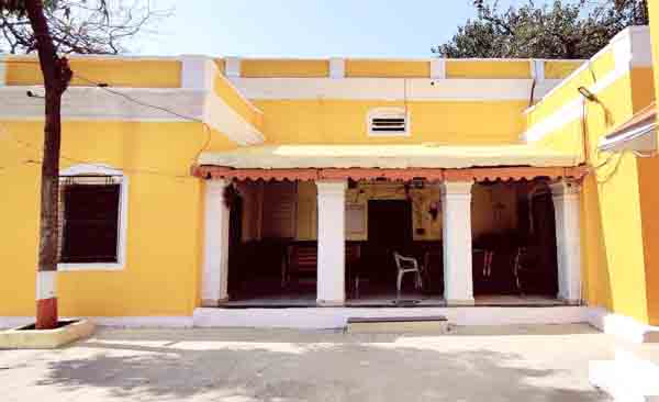 सोयगावमध्ये टवाळखोरांचा कहर : आधी मुलीला त्रास, जाब विचारणाऱ्या पित्‍याला फायटर, लाथाबुक्‍क्‍यांनी मारहाण!
