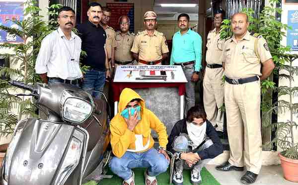त्रिमूर्ती चौकातील अंधारात करणार होते ‘कांड’; पोलिसांनी डिक्की उघडली अन् धक्काच बसला !