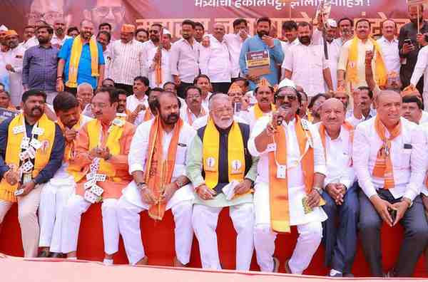 मला लाज वाटते... म्हणत ठाकरे गटाच्या पदाधिकाऱ्यांनी क्रांती चौक दणाणून सोडला!, काँग्रेसची शहागंजमध्ये निदर्शने