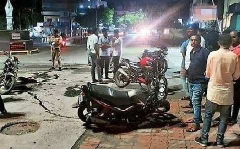 संत गजानन महाराज मंदिरासमोर दोन दुचाकींची धडक, चौघे जखमी