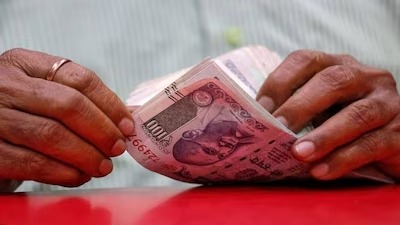 Full Story : सिल्लोड रजिस्ट्री कार्यालयात हद्दच झाली... चक्क पोलीस अंमलदाराकडेच ५८ हजारांची लाच मागितली, रजिस्ट्रार काळेसाठी पैसे घेताच एजंट सांडू शेलारला रंगेहात पकडले!