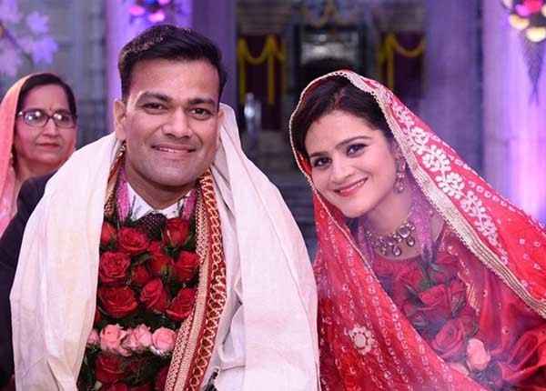 IAS-Tushar-Singla-Wife (1)