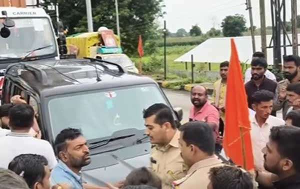 वैजापूरच्या जांबरगाव टोल नाक्यावरील ऑपरेटरची मराठा आंदोलकांना अरेरावी, आक्षेपार्ह भाषा!; आंदोलकांनी टोल वसुली बंद पाडत वाहतूक केली ठप्प