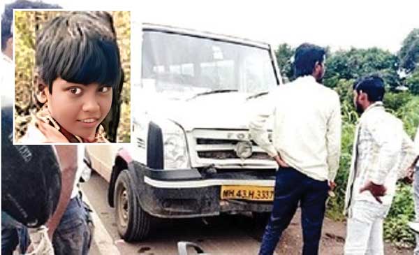 भिक्षा मागून भावंडांसोबत घरी परतणाऱ्या बालकाला मिनी ट्रॅव्हल्सने उडवले, जागीच मृत्यू, पैठणजवळील दुर्घटना