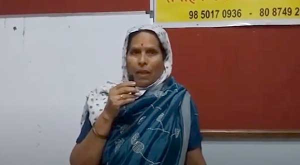 ८ महिन्यांपासून हात दुखीने वैतागली होती महिला, या कार्यशाळेत येऊन २ दिवसांतच बऱ्या झाल्या, म्हणाल्या, त्रास असह्य होऊन वाटायचं, हात कापून फेकावा, आज मी चक्क अंगण झाडलंय... काय आहे ही चमत्कारिक कार्यशाळा जाणून घेऊ...