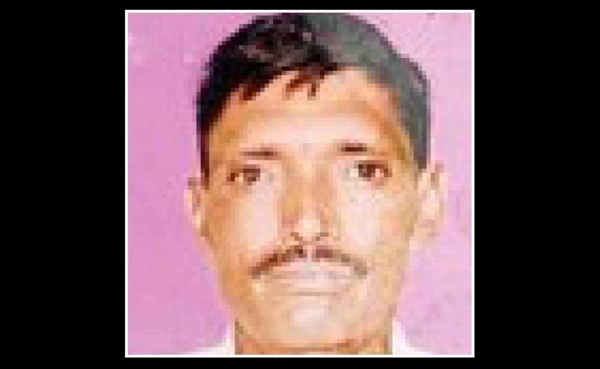 रात्री कुटुंब झोपताच शेतकरी उठला, गळ्याला फास अडकवला!; सिल्लोडचे रहिमाबाद हादरले!!