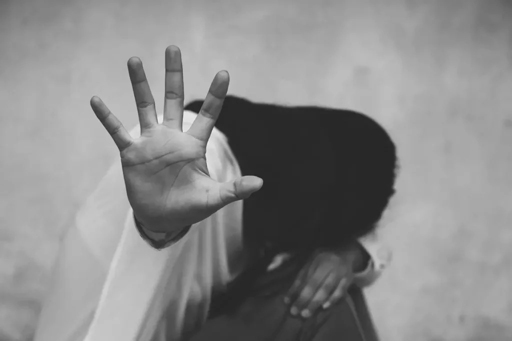 प्रेयसीला बेल्ट, कुऱ्हाडीच्या दांड्याने बेदम मारहाण!, ४ वर्षांपासून 'लिव्ह इन'मध्ये राहतात, लग्नाची मागणी करताच प्रियकर बनला हैवान!!, वाळूज MIDC तील धक्कादायक घटना