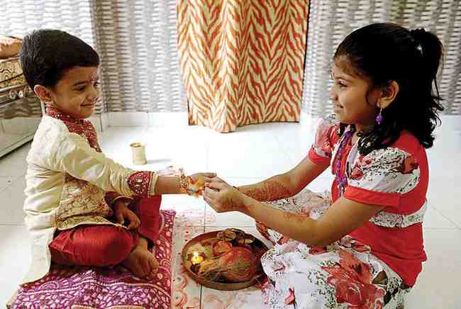 Feature : रक्षाबंधनला सकाळी लवकर हे उपाय करा... भाऊ अन् बहिणीच्या आयुष्यात होईल खूप प्रगती!