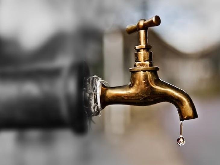 मुख्यमंत्री, उपमुख्यमंत्री न आल्याने अधिकाऱ्यांनीच उरकले जलपूजन, अधिकृत लोकार्पण सोहळा लवकरच : मनपा आयुक्‍त, शहराला वाढीव योजनेचे पाणी येणे सुरू...