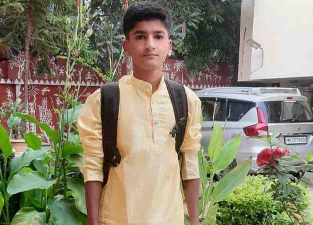 व्यापारी गजानन देशमुख यांचा मुलगा इंद्रसेन बेपत्ता; स्कूलबस सुटल्याने पालक रागावण्याच्या भीतीने घर सोडल्याची शक्यता!, अपहरणाचा गुन्हा दाखल करून पुंडलिकनगर पोलिसांकडून युद्धपातळीवर शोध सुरू