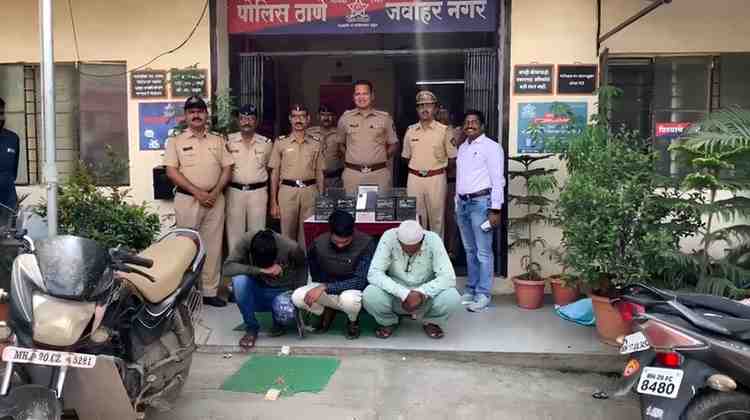 त्रिकूट चोरांना पोलीस कोठडीची ‘लिफ्ट’; गादिया विहारच्या त्रिलोक हाईट्समधील साडेतीन लाखांचे लिफ्ट पार्ट्स केले होते गायब, जवाहरनगर बीट मार्शल पोलिसांनी म्होरक्याला पुण्याहून आणले पकडून