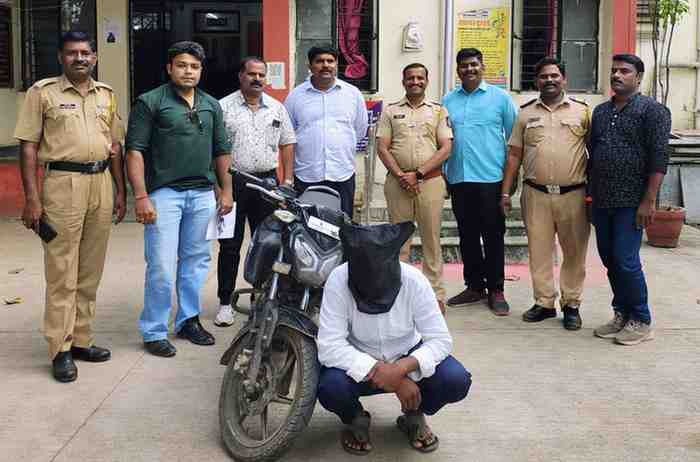 दुचाकी चोरून वर्ष उलटले, त्याला वाटलं पोलीस विसरले, पण त्याचवेळी पोलिसांचे हात त्याच्यापर्यंत पोहोचले!, मुकुंदवाडी पोलिसांच्या विशेष पथकाची कामगिरी