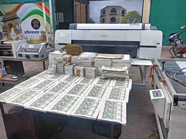 Full Story : वाळूज MIDC तील तिसगावमध्ये बनावट नोटांचा छापखाना उद्‌ध्वस्त, शाई, कागद, मशिनरीसह ८८ लाखांचा मुद्देमाल जप्त, ७ अटकेत, म्‍होरक्‍या अंबादास ससाणे फरारी