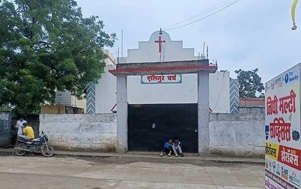 EXCLUSIVE : लाडसावंगीत धर्मपरिवर्तन घडवणारे रॅकेट?, हिंदू धर्मातून ख्रिश्चन धर्मात येण्यासाठी आमिषे!; नकार देणाऱ्यांना धमक्या?