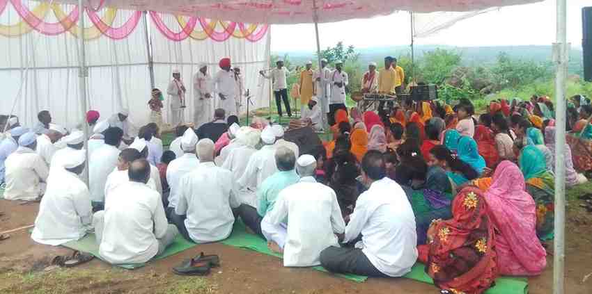 लाडसावंगी येथील साई टेकडीवर भंडाऱ्याचा शेकडो भाविकांनी घेतला लाभ