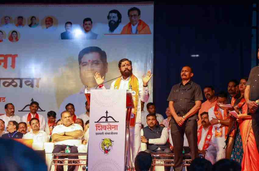 छ. संभाजीनगरात शिंदे गटाचा मेळावा : मनपा निवडणूक महायुती करूनच लढणार : पक्षात जे येतील त्यांना घेऊ, त्‍याने पक्ष मोठा होतो : उपमुख्यमंत्री एकनाथ शिंदे; मेळाव्यानंतर रेटारेटीत काच फुटली!