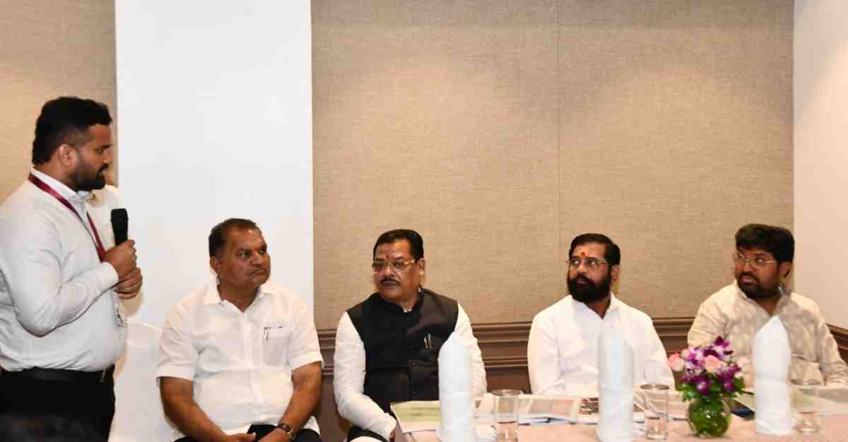 छ. संभाजीनगरमध्ये अतिक्रमण हटावमुळे बेघर झालेल्या परिवारांना मोफत घरे देणार : उपमुख्यमंत्री एकनाथ शिंदे यांची माहिती, रस्ते विकासासाठी १९५० कोटींचा आराखडा