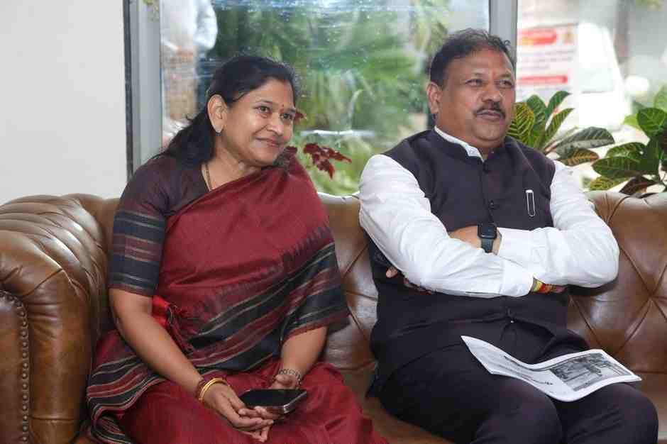 अनुराधा चव्हाण यांना पती अतुल चव्हाण यांचे पत्र, म्हणाले, तुमच्या कार्यकर्त्यांना सांगा...