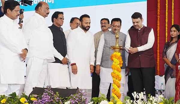 राज्यातील एक कोटी लाडक्या बहिणींना लखपती दीदी करणार; छत्रपती संभाजीनगरमध्ये मुख्यमंत्री देवेंद्र फडणवीस यांचा संकल्प, किनगावमध्ये ‘मुख्यमंत्री समृद्ध पंचायतराज अभियाना’चा राज्यस्तरीय शुभारंभ