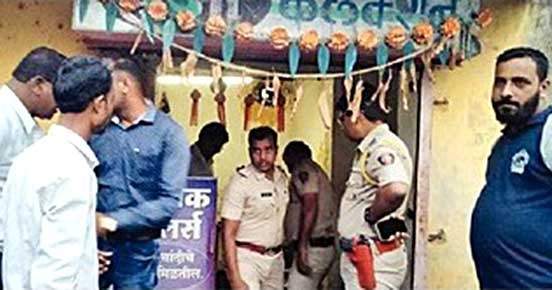 छ. संभाजीनगरच्या सराफावर कायगावमध्ये गोळीबार!; दागिन्यांची बॅग हिसकावण्याचा प्रयत्‍न, सराफा मुंडलिक यांनी वाचा कसे त्‍यांचे प्रयत्‍न ठरवले असफल...