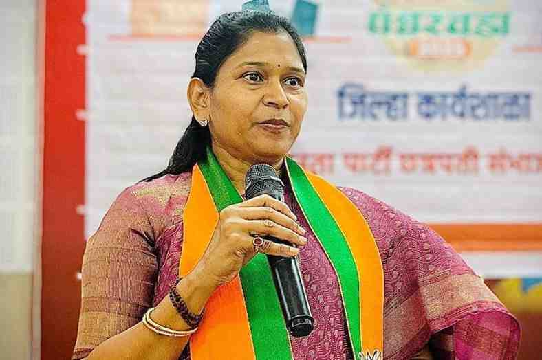 रोखठोक : फुलंब्री मतदारसंघातील भाजप कार्यकर्त्यांना पदोपदी भासते नानांची उणीव!; ‘राजकीय वारस’ ठरलेल्या अनुराधाताई चव्हाण राष्ट्रवादीतून भाजपात आल्या, पण नानांच्या प्रभावाने आमदार होऊनही निष्ठावंतांशी अजून जुळेना नाळ!!