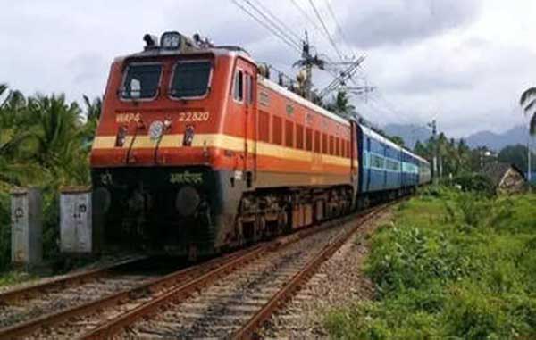 सराफा कारागिराने रेल्वेसमोर स्वतःला दिले झोकून!; तिसगाव परिसरातील धक्कादायक घटना