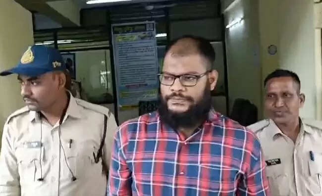 छत्रपती संभाजीनगर ATS ची मध्यप्रदेशमध्ये मोठी कारवाई : गणेश विसर्जनाला घातपात घडविण्याच्या तयारीतील जलील खिलजीला अटक; हिमायतबाग गोळीबार प्रकरणातील खलीलचा आहे भाऊ