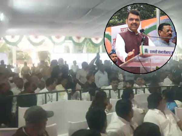 मुख्यमंत्री भाषणासाठी उभे राहताच ओबीसी आंदोलकांची घोषणाबाजी; काळे रुमाल फडकवले!