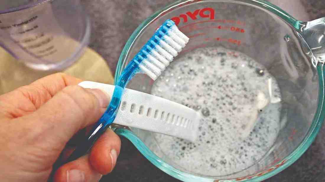 Tech News : स्मार्टवॉचचे पट्टे स्वच्छ करताना नकोत या चुका!