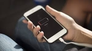 Tech News : फोन चार्जिंग करताना वापरत असाल तर सावधान!