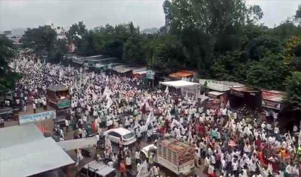 ‘एसटी’आरक्षणासाठी बंजारा समाज आक्रमक; कन्‍नडमध्ये भव्य मोर्चा