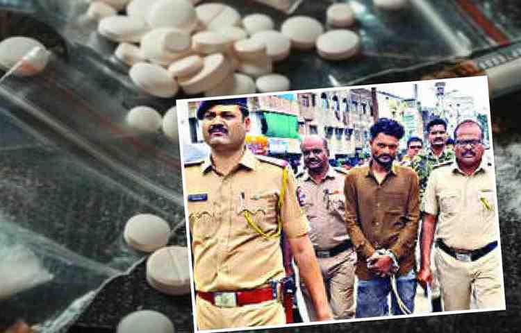 धिंड पॅटर्न : २९ वर्षीय ड्रग्‍ज तस्कराची पोलिसांनी किराडपुऱ्यात काढली धिंड!