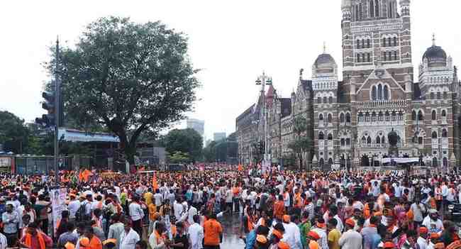 मोठी बातमी! मंगळवारी दुपारी ४ पर्यंत मुंबईचे रस्ते रिकामे करा, मुंबई उच्च न्यायालयाचे मराठा आंदोलकांना निर्देश