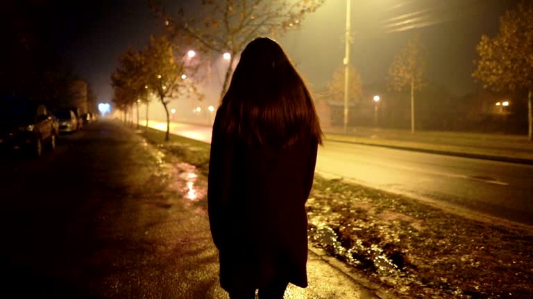 सुनसान रस्ता, मध्यरात्र, २२ वर्षीय तरुणी एकटीच रस्‍त्‍याने रडत चालली होती... गंगापूरमध्ये ‘मावळ्यांनी’ पुढं काय केलं वाचा...