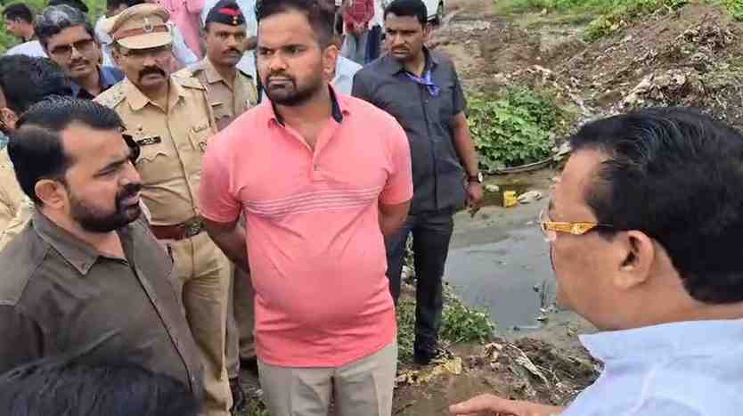 व्हिडीओ : तुमचं पोरगं असतं तर तुम्ही काय केलं असतं, जीव नसता घेतला काम करणाऱ्यांचा..., मंत्री शिरसाट कंत्राटदारावर खवळले!, खड्ड्यात पडून मुलाचा मृत्‍यू झाल्याचे प्रकरण, FIR दाखल करण्याचे आदेश