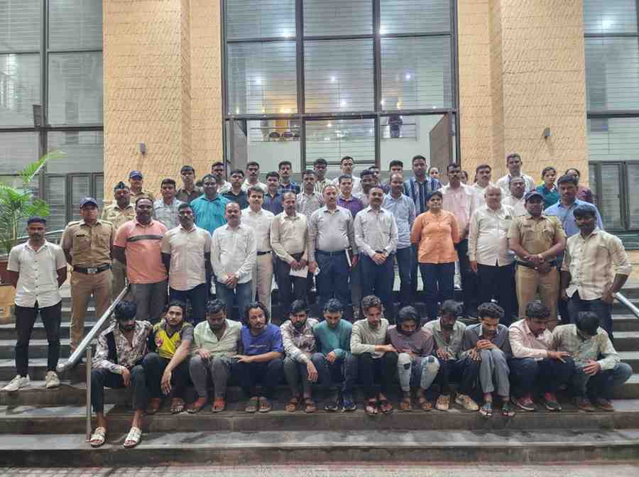 नशेचा बाजार उठविण्यासाठी शहर पोलिसांचे दमदार पाऊल!; १२ जणांना अटक, ४१ जणांविरुद्ध गुन्हा दाखल, १२ लाखांचा मुद्देमाल जप्त, अविनाश अन्‌ रूपेश पाटील भाऊ तरुणाईला झोकत होते नशेच्या आगीत !!