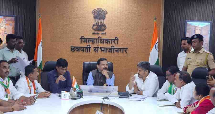 ओल्या दुष्काळाची तरतूद नाही, तर सत्तेत नसताना कशाला ओला दुष्काळ जाहीर करा म्हणत होतात?, रोहित पवार यांचा छ. संभाजीनगरमध्ये फडणवीस यांना सवाल