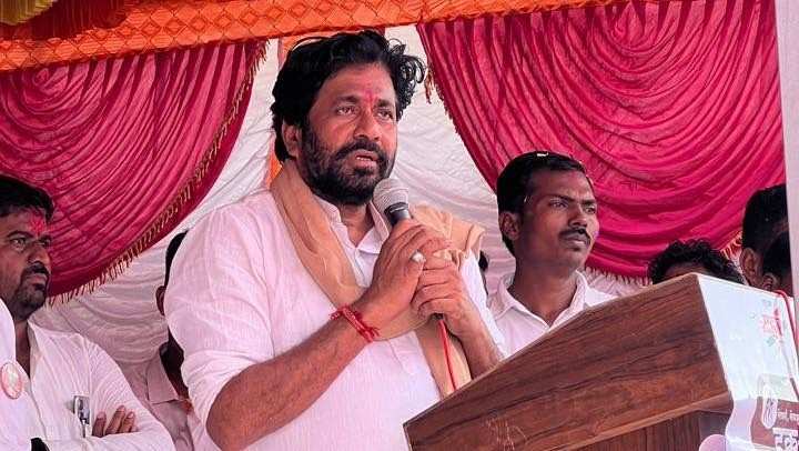 उद्योगपतींचे हजारो कोटी माफ होतात मग शेतकऱ्यांना कर्जमाफी का नाही?; छत्रपती संभाजीनगरात बच्‍चू कडू कडाडले,