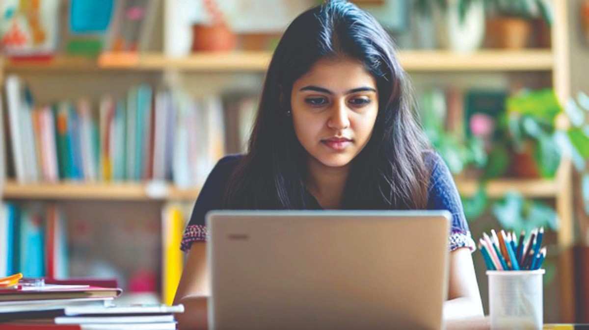 Edu News : ना क्लास, ना कोचिंग... घरबसल्या करा कोणत्याही परीक्षेची तयारी, होणार ७ मोठे फायदे