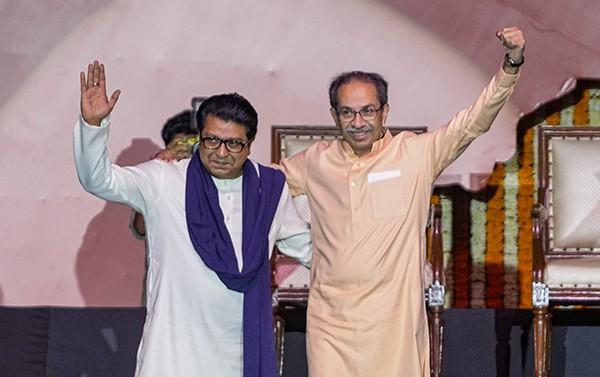 Political Story : दोन महिन्यांत पाचव्यांदा भेटी; जुळतील का युतीच्या गाठी?