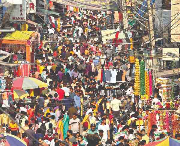 जीएसटी घटली अन् छत्रपती संभाजीनगरकरांची शॉपिंग दीडपटीने वाढली!; खरेदीदारांमुळे बाजारपेठेत चैतन्य; व्यापारी खुश!